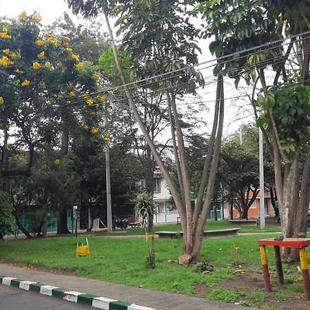 Aparta Hotel Victoria In โบโกตา ภายนอก รูปภาพ