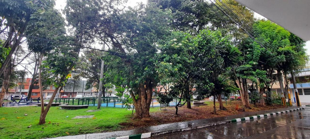 Aparta Hotel Victoria In โบโกตา ภายนอก รูปภาพ