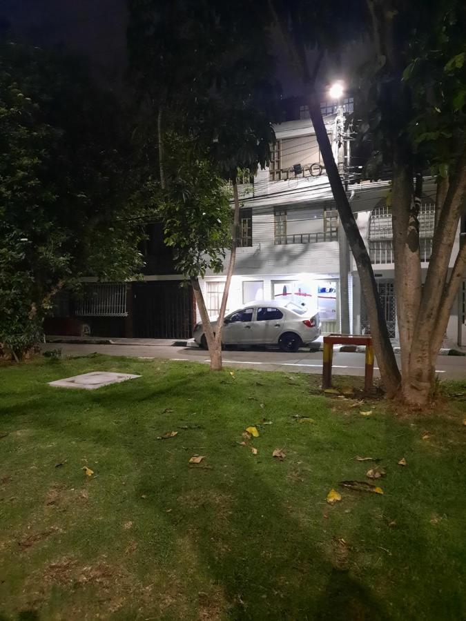 Aparta Hotel Victoria In โบโกตา ภายนอก รูปภาพ